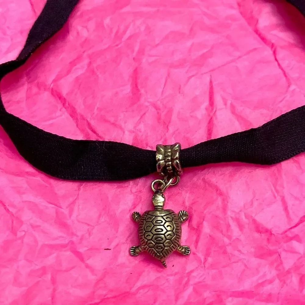 Tortoise choker necklace
